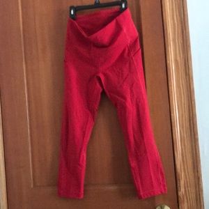 Size 6 red lulu lemon crop leggings with pockets